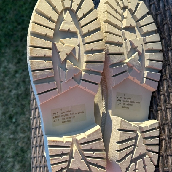 Abercrombie & Fitch Loris Ankle Boots - Size 10 - Like New - Picture 4 of 5